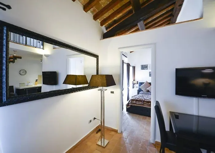 Ibernesi - Charming At The Forums * Roma